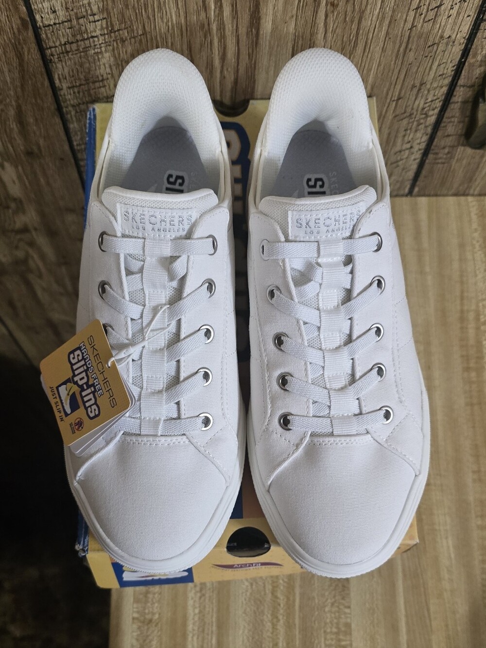 Skechers 8.5 Women's White Canvas Laced Slip In Sneakers NWT